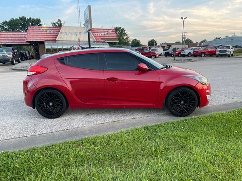 Used 2015 Hyundai Veloster image 5