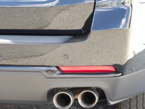 Used 2025 Chevrolet Suburban Z71 image 14