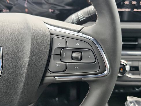 New 2025 Buick Envista Preferred image 18