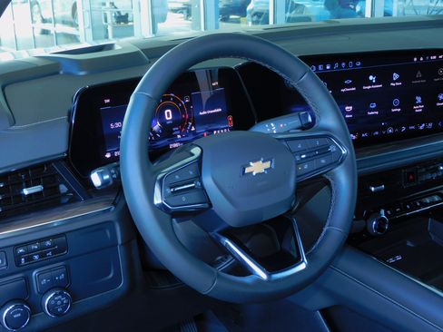 Used 2025 Chevrolet Tahoe Premier image 17