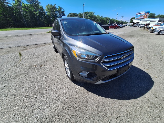 Used 2017 Ford Escape 4WD SE image 1