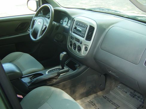 Used 2007 Ford Escape XLT image 9