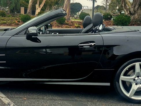 Used 2013 Mercedes-Benz SL 550 image 34