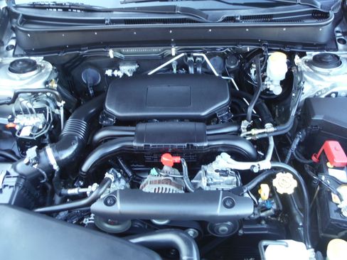 Used 2011 Subaru Outback 2.5i Limited image 24