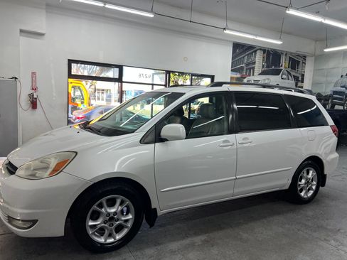Used 2005 Toyota Sienna XLE image 3