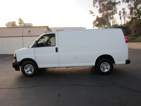 Used 2019 Chevrolet Express 2500 LT image 6