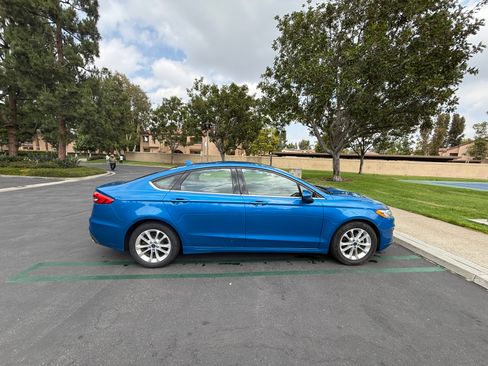 Used 2019 Ford Fusion SE FWD image 9