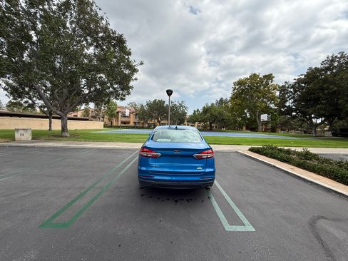 Used 2019 Ford Fusion SE FWD image 5