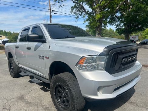 Used 2014 RAM 1500 4x4 Crew Cab ST image 7