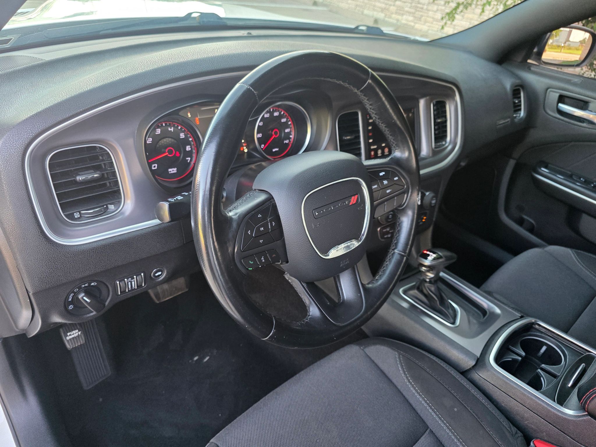 Used 2019 Dodge Charger SXT RWD image 8