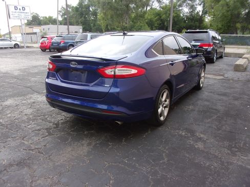 Used 2016 Ford Fusion SE FWD image 4