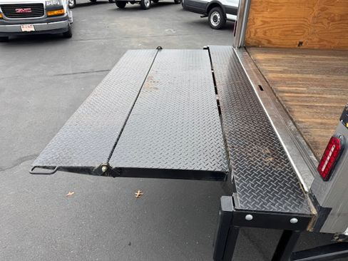 Used 2024 Ford E-350 and Econoline 350 image 5