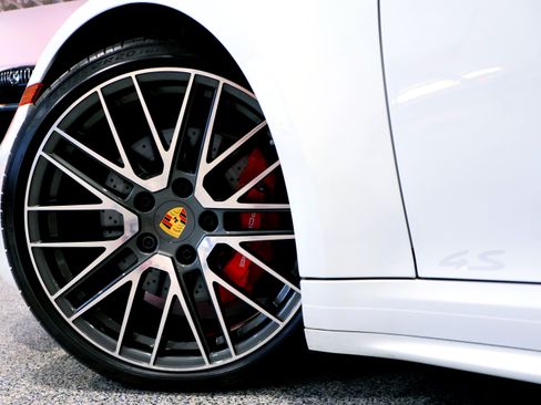 Used 2024 Porsche 911 Carrera 4S image 9