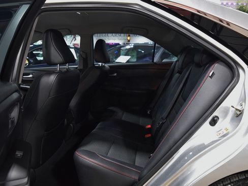 Used 2016 Toyota Camry SE image 18