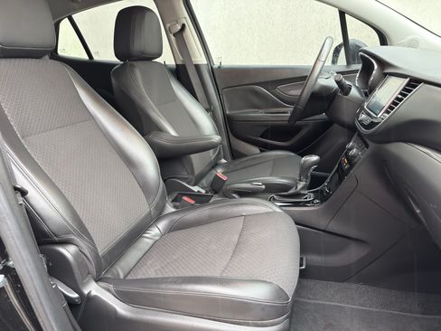 Used 2021 Buick Encore Preferred image 18