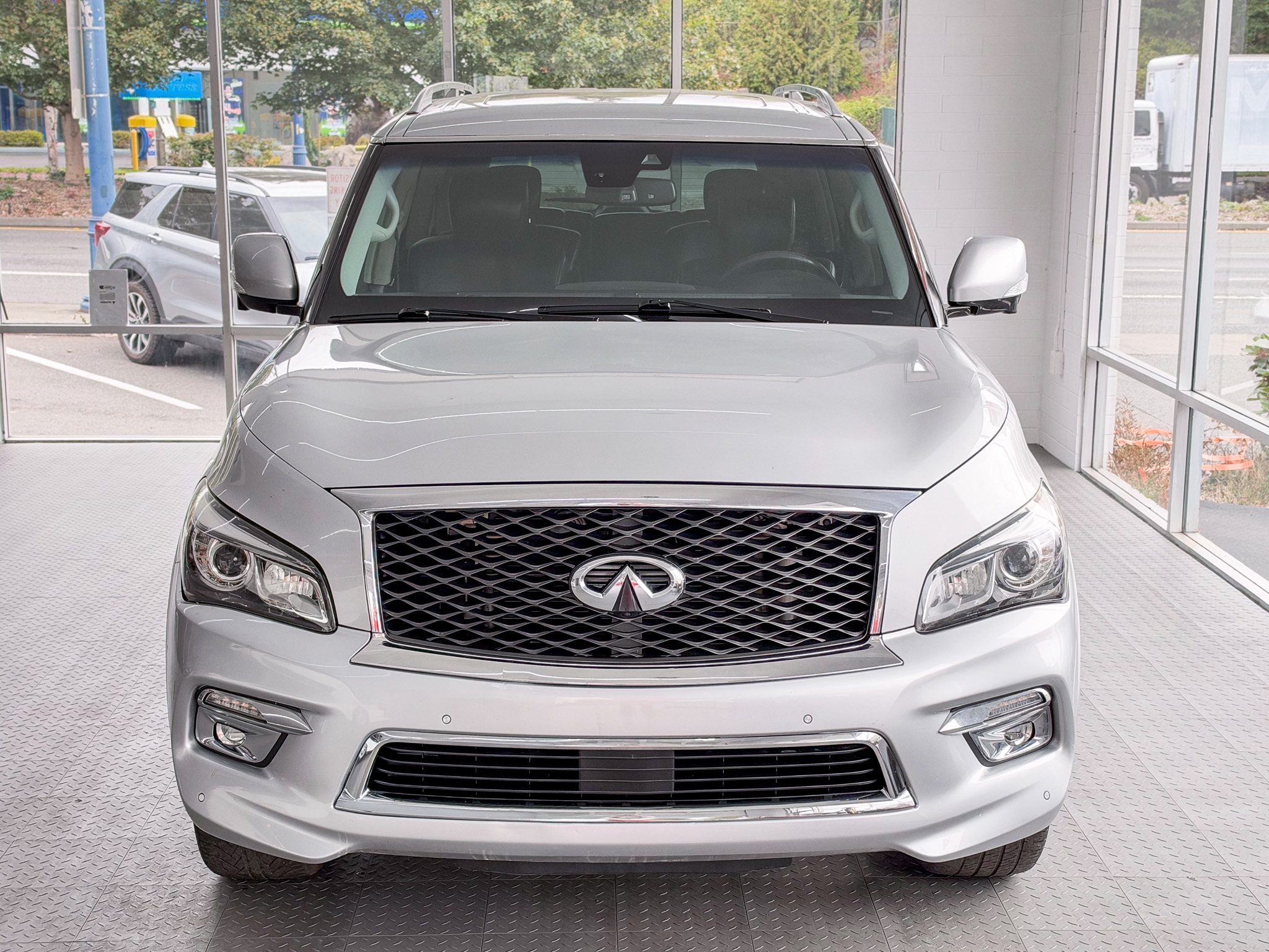 Used 2017 INFINITI QX80 2WD image 2