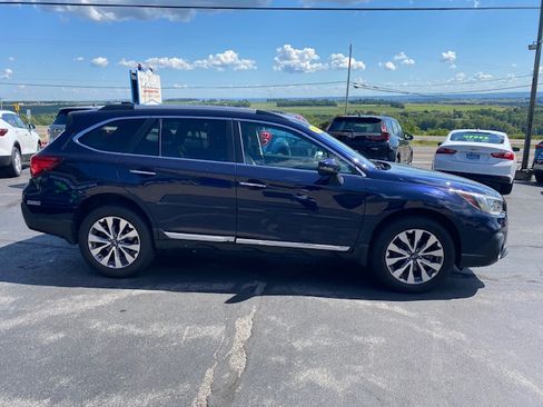 Used 2018 Subaru Outback 3.6R Touring image 3