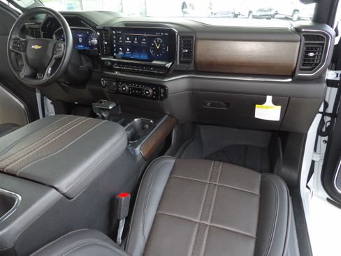 Used 2026 Chevrolet Silverado 1500 4x4 Crew Cab High Country image 6