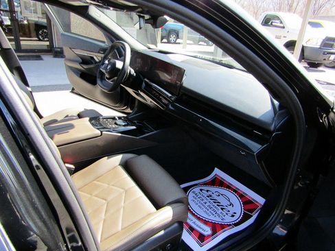 Used 2025 BMW 530i xDrive image 21