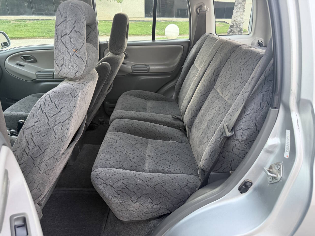 Used 2004 Chevrolet Tracker 4WD LT image 24