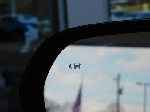 Used 2025 Chevrolet Traverse LT image 29