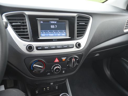 Used 2022 Hyundai Accent SE image 16