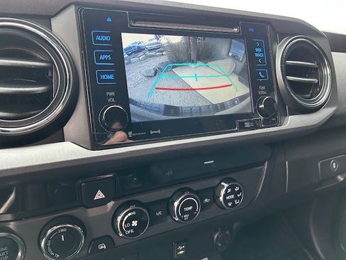 Used 2017 Toyota Tacoma TRD Off-Road image 17