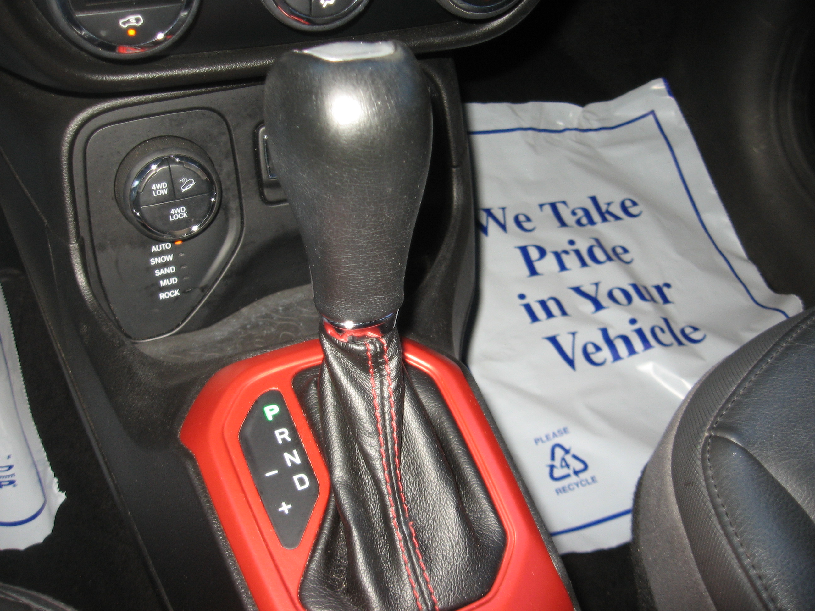 Used 2015 Jeep Renegade 4WD Trailhawk image 12