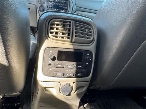 Used 2002 Chevrolet TrailBlazer 2WD LT image 9