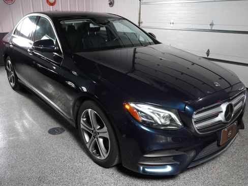 Used 2018 Mercedes-Benz E 300 image 1