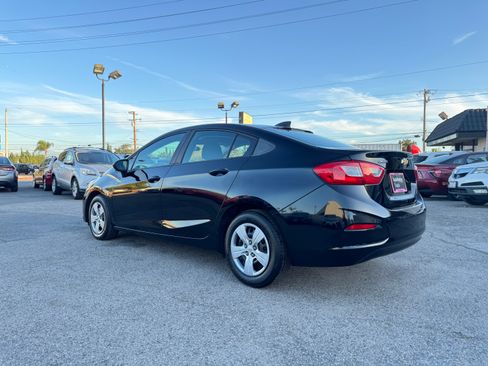Used 2017 Chevrolet Cruze LS image 4