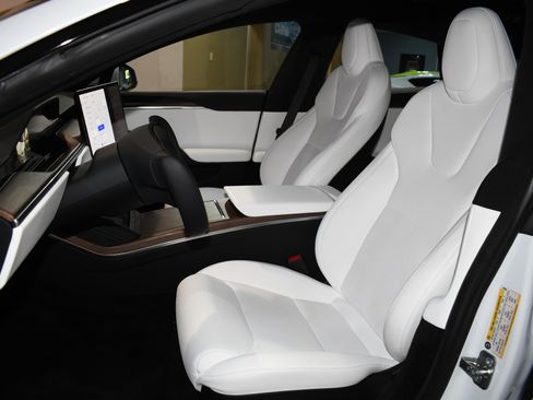 Used 2023 Tesla Model S Long Range image 16