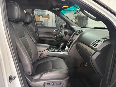 Used 2014 Ford Explorer Sport image 16