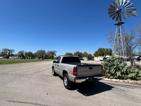 Used 2004 Chevrolet Silverado 1500 LS image 5