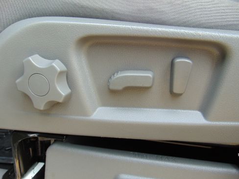 Used 2017 Nissan NV 2500 SL image 13