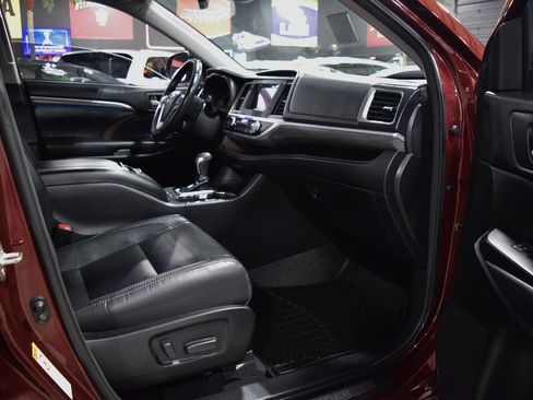 Used 2018 Toyota Highlander Limited image 22