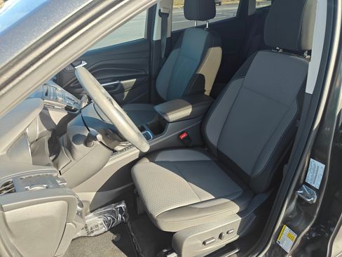 Used 2017 Ford Escape SE image 6