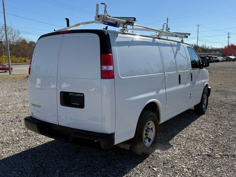 Used 2021 Chevrolet Express 3500 image 3