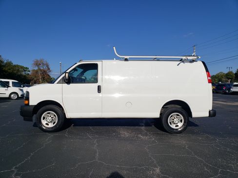 Used 2021 Chevrolet Express 2500 image 2