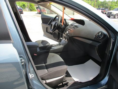 Used 2011 MAZDA MAZDA3 i Sport Sedan FWD image 18