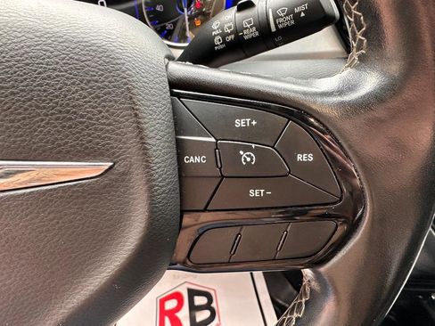 Used 2019 Chrysler Pacifica Touring Plus image 17