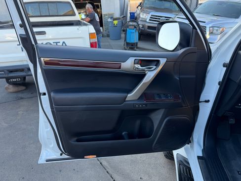 Used 2017 Lexus GX 460 Premium image 19