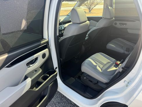 Used 2025 Honda Pilot Touring image 14