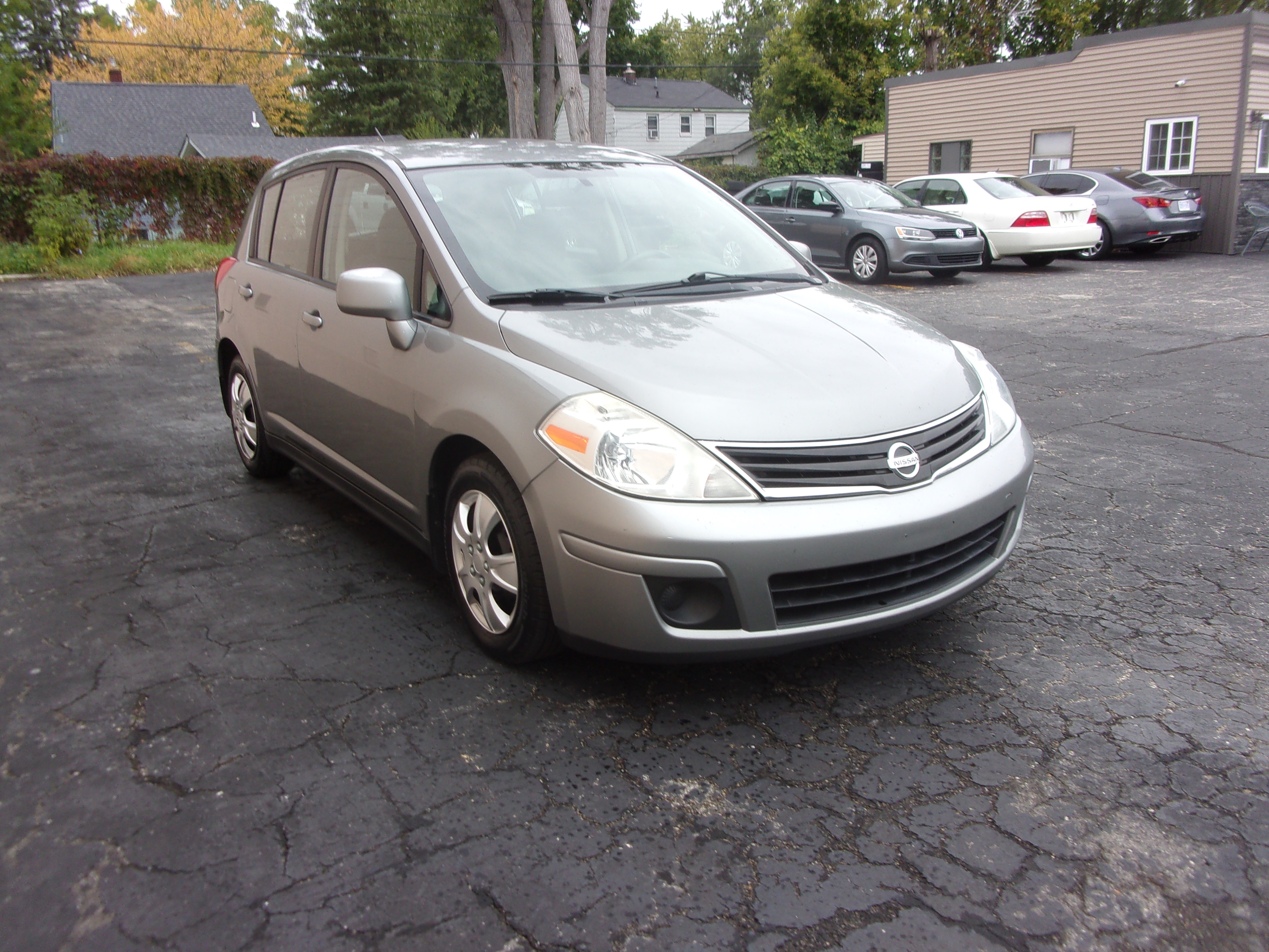 Used 2012 Nissan Versa 1.8 S Hatchback FWD image 3