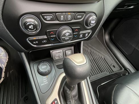 Used 2016 Jeep Cherokee High Altitude image 12