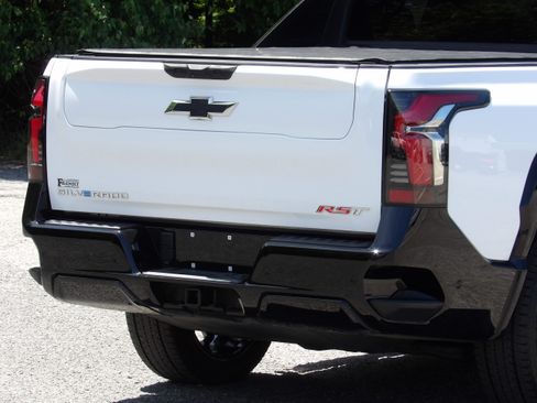 Used 2025 Chevrolet Silverado EV 4x4 Crew Cab RST image 13