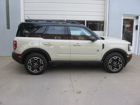 Used 2025 Ford Bronco Sport Outer Banks AWD/4WD image 13