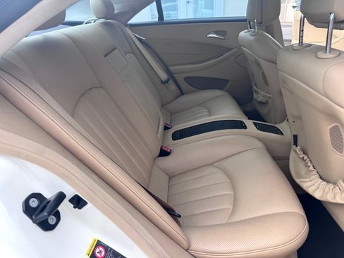Used 2008 Mercedes-Benz CLS 550 image 17