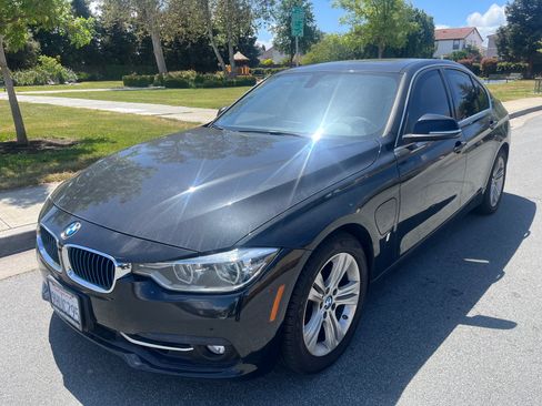 Used 2017 BMW 330e image 1