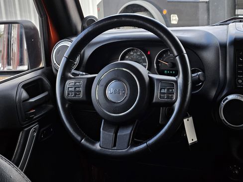 Used 2014 Jeep Wrangler Unlimited Sahara image 14